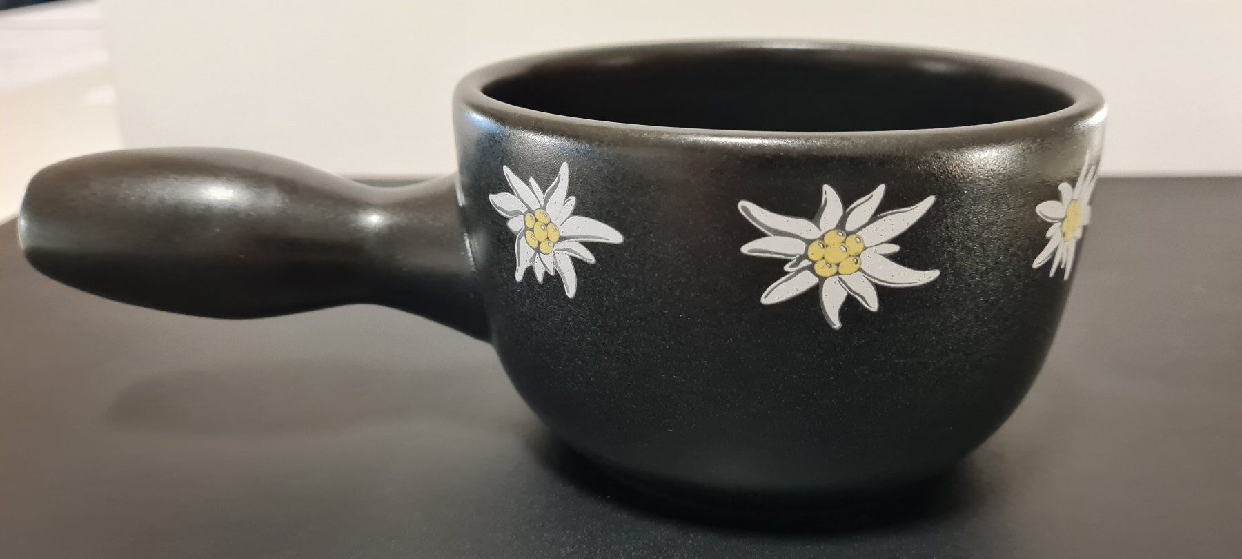 Pfannen: Caquelon Edelweiss Keramik Käsefondue – Gebraucht aus Bischofszell von Bischou 1